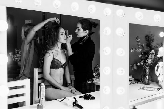 vanity-spegel-med-lampor-kontor-studio-butik