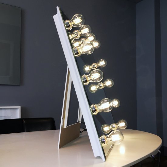 sminkspegel-sminkbord-lampor-infinity