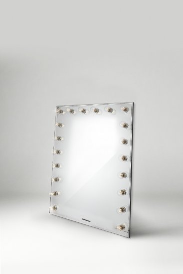 walkin-closet-spegel-med-lampor