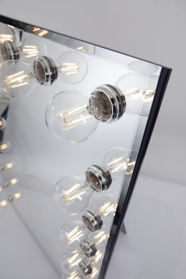 infinity-spegel-klassisk-design-hörn