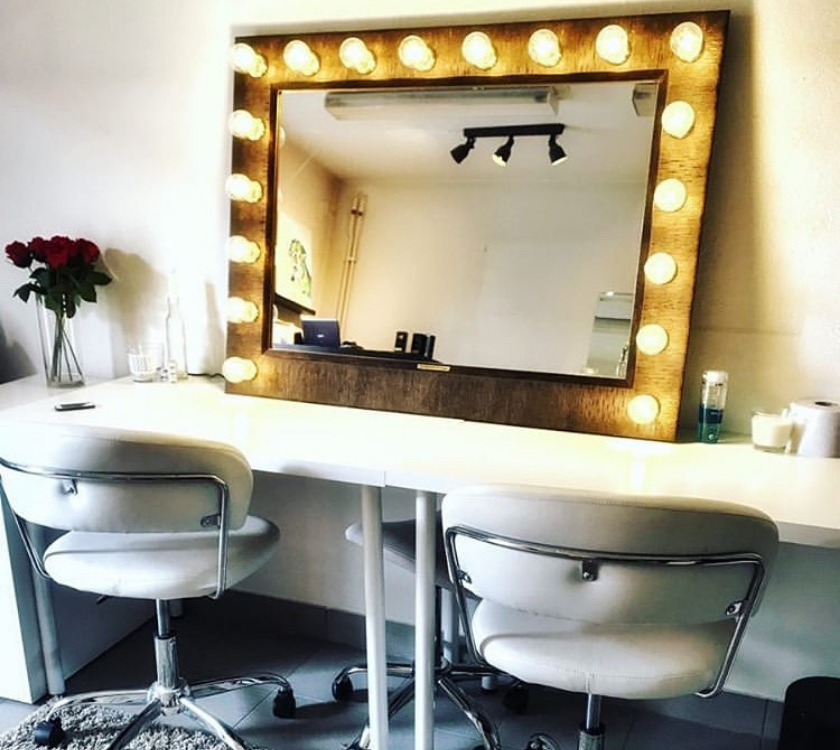 gold-vanity-mirror-with-lights
